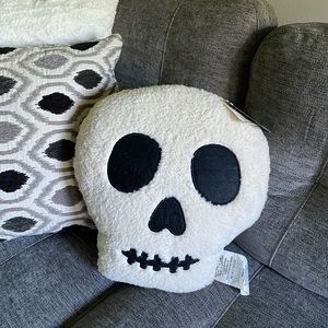 Halloween Skull Pillow TJ MAXX *BNWT*
